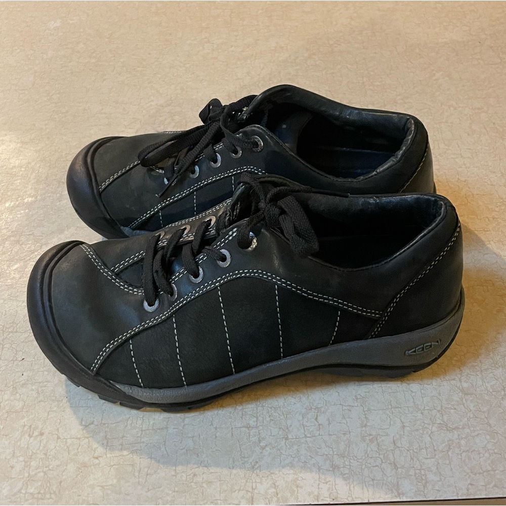 Ladies sz 8 keen